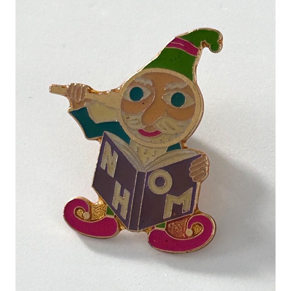 Odyssey of the Mind NH New Hampshire Gnome Lapel Pin Reading Book Pin OotM